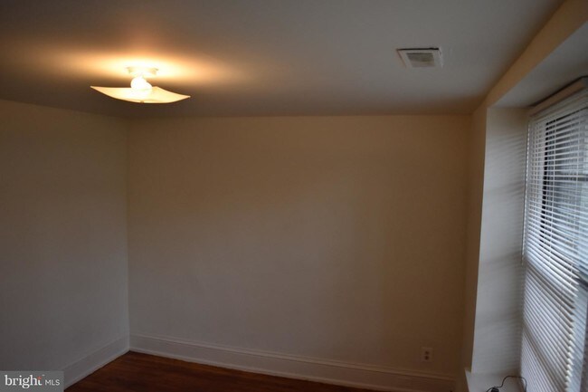 Building Photo - 900 Valley Rd