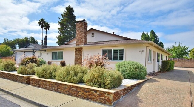 Building Photo - 4640 W Rishell Ct