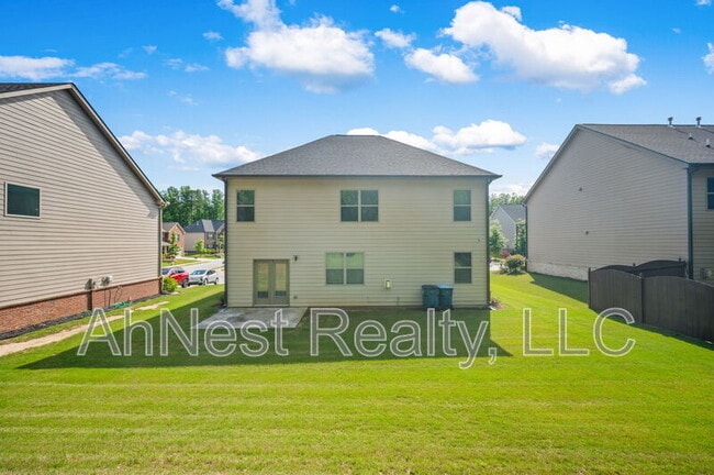 Building Photo - 3012 Hawthorn Farm Blvd