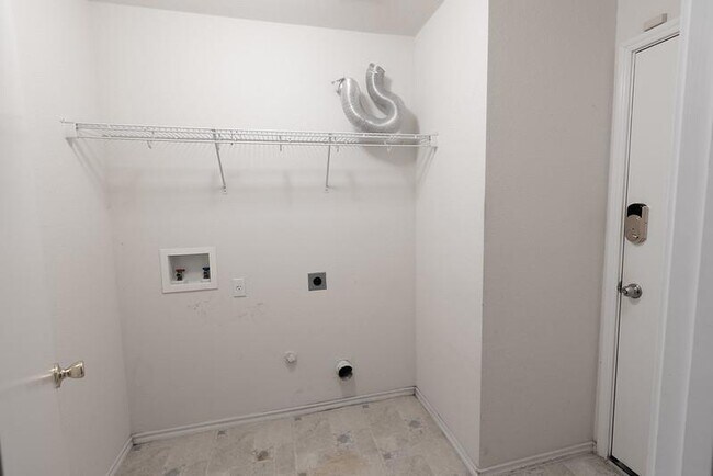Building Photo - 210 Rinehardt St