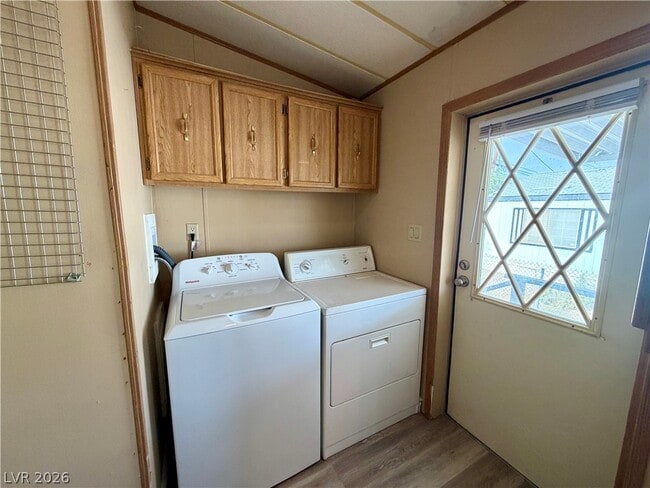 Building Photo - 230 Shoshone Ln