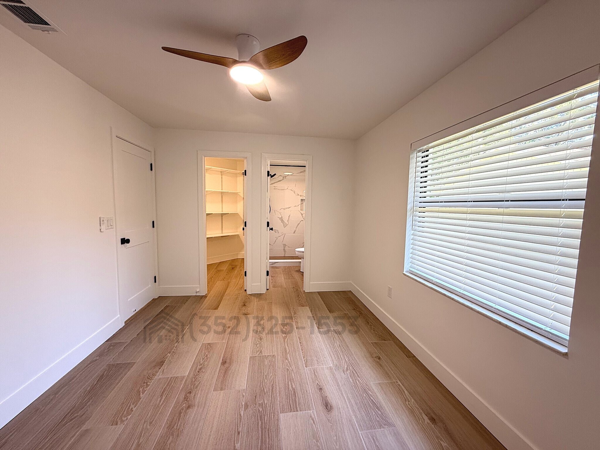 Building Photo - 3276 E Crown Dr