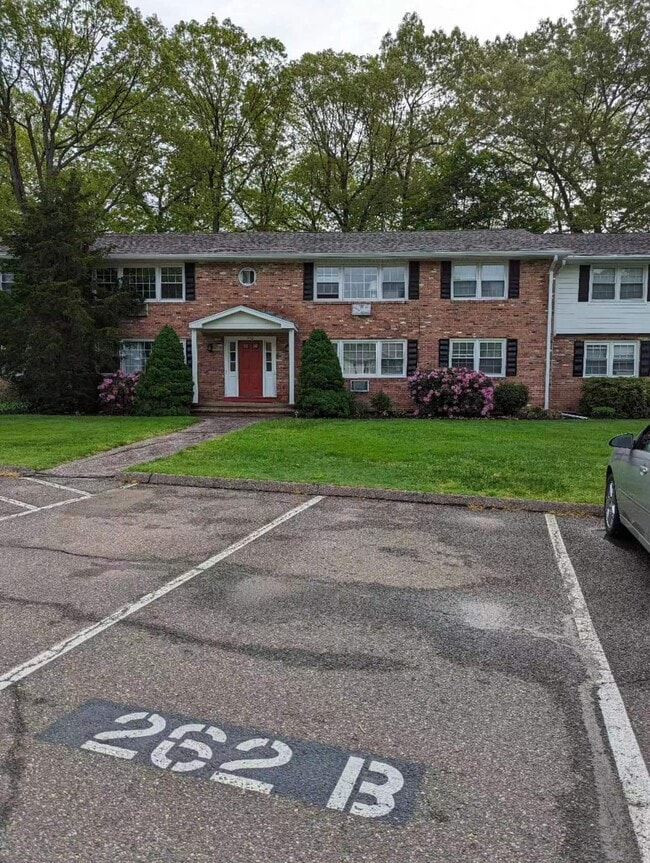 Building Photo - 262 Robin Ln