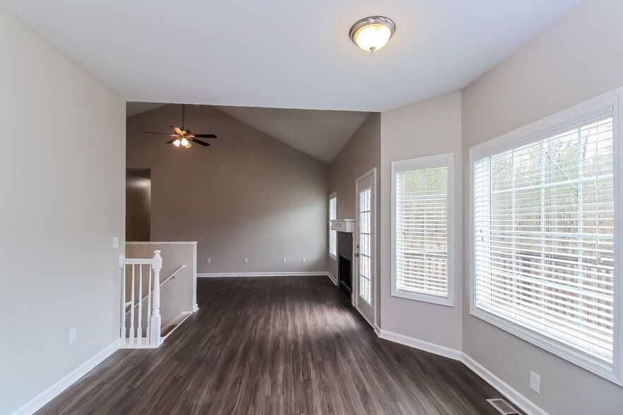 Building Photo - 36 Hickory Hollow SW