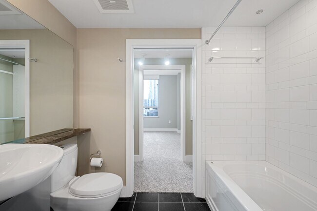 Building Photo - Luxurious 2 Bedroom, 2 Bath High Rise in Downtown Austin