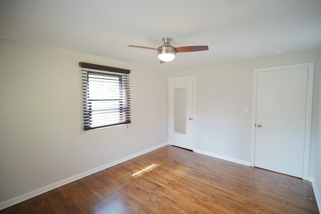 Building Photo - 1506 Sharon Rd