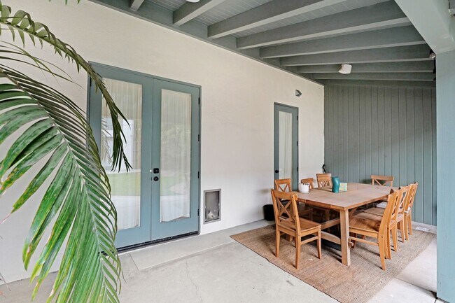 Building Photo - Spanish Style Venice Bungalow