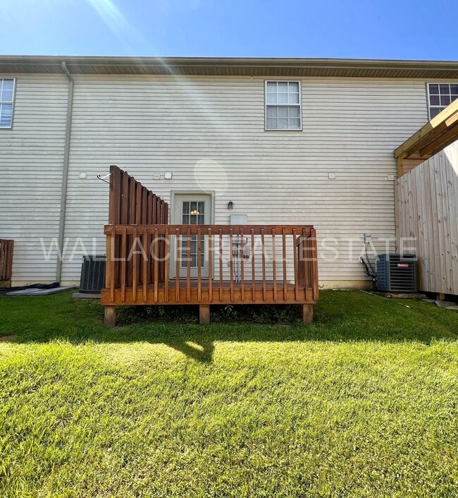 Building Photo - SITUATED IN HALLS IN CROSSROADS NORTH...3 ...