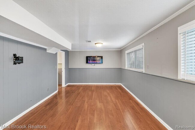 Building Photo - 978 Panorama Dr