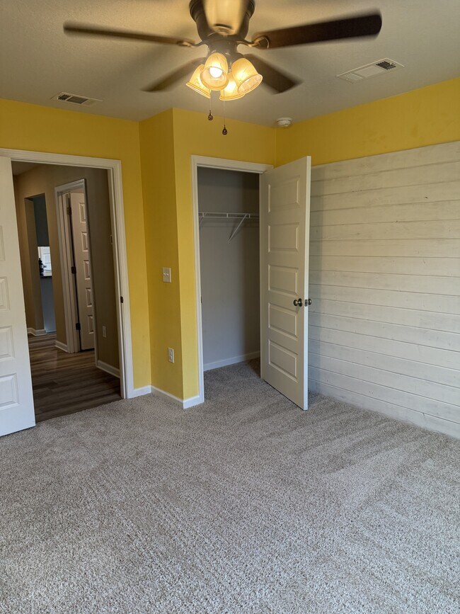 Building Photo - 5462 Peach Dr
