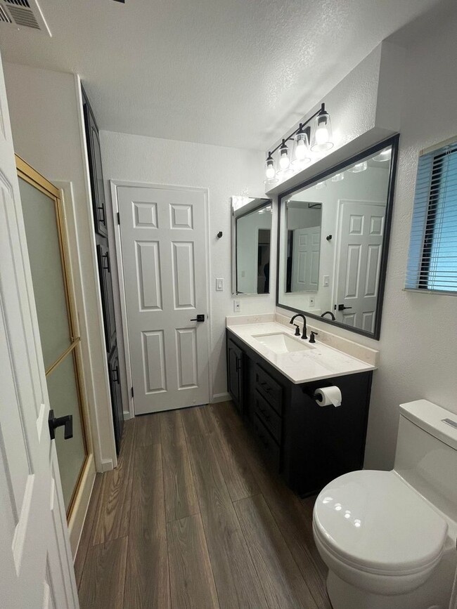 Building Photo - Beautifully remodeled Two Bedroom Two Bath...