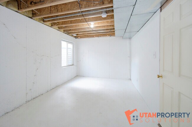 Building Photo - 84 N 240 W