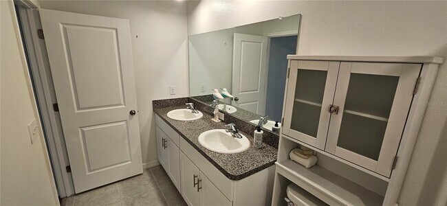 Building Photo - 14055 Weddington Ter