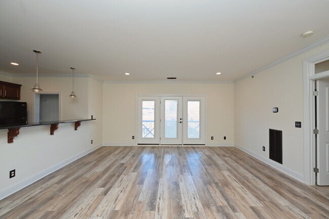 Building Photo - Spacious Germantown Gem!