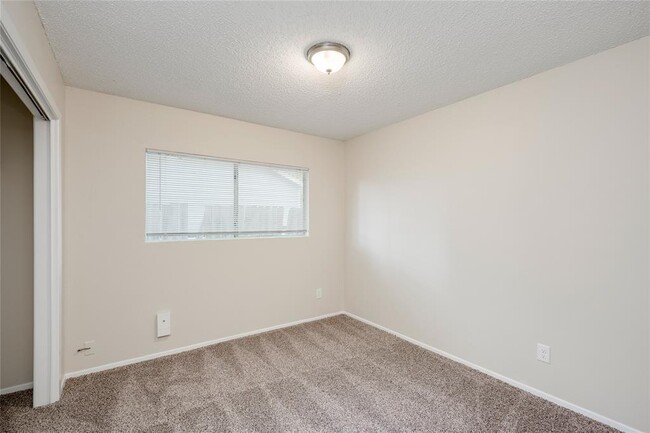 Building Photo - 6900 Branchwood Dr
