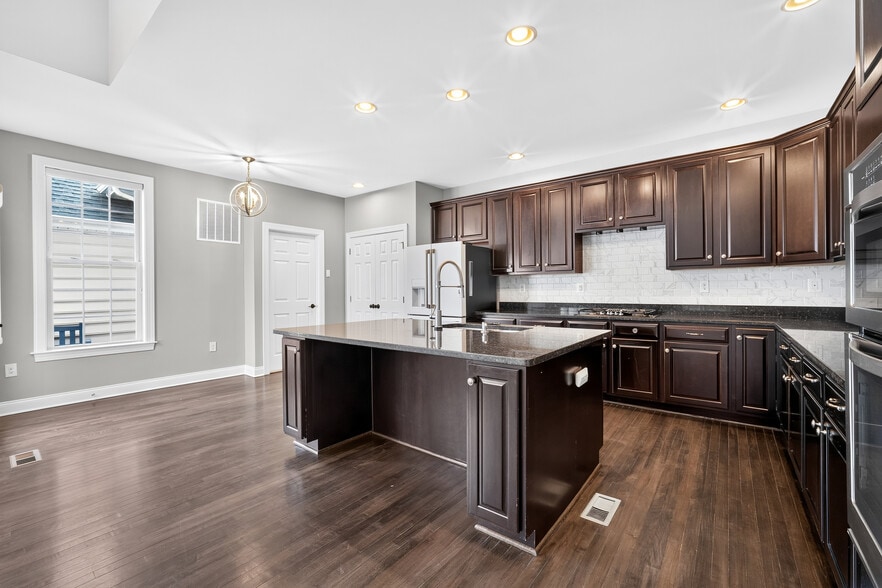 Building Photo - 23202 Evergreen Ridge Dr