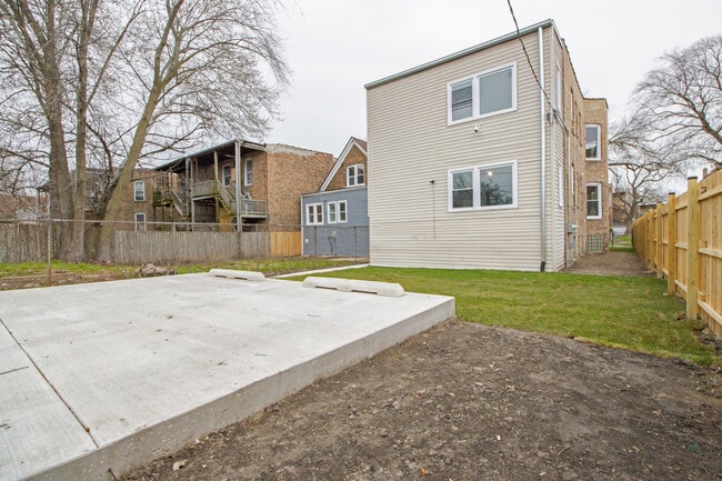 Building Photo - 5738 S Sangamon St