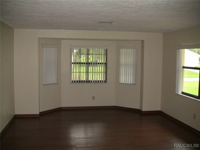 Building Photo - 109 Wright St