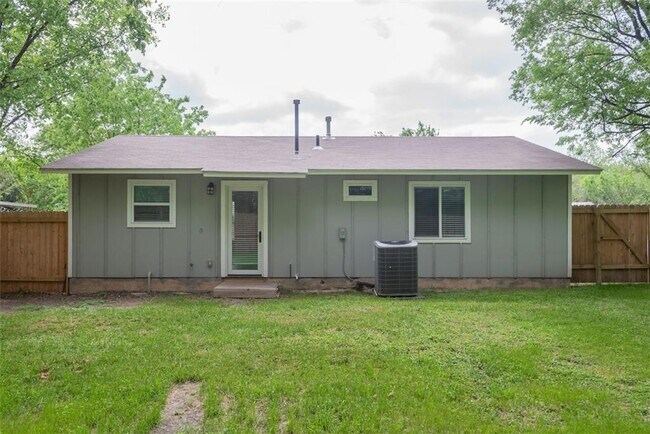 Building Photo - 6026 Bluebell Cir