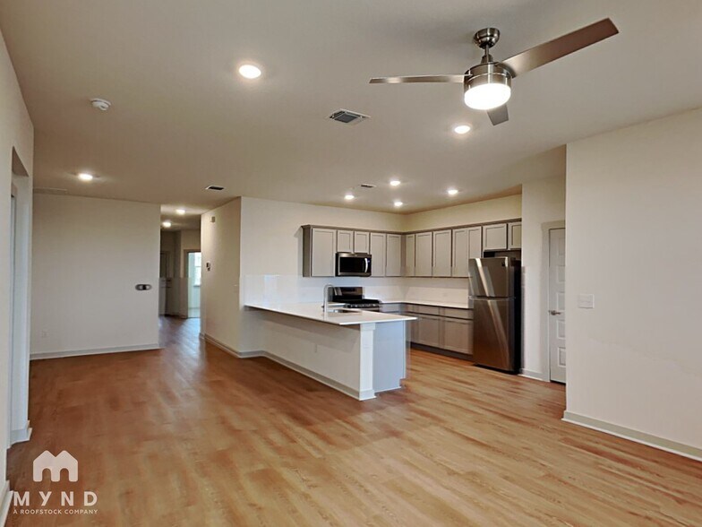 Building Photo - 10713 Fulton Ave