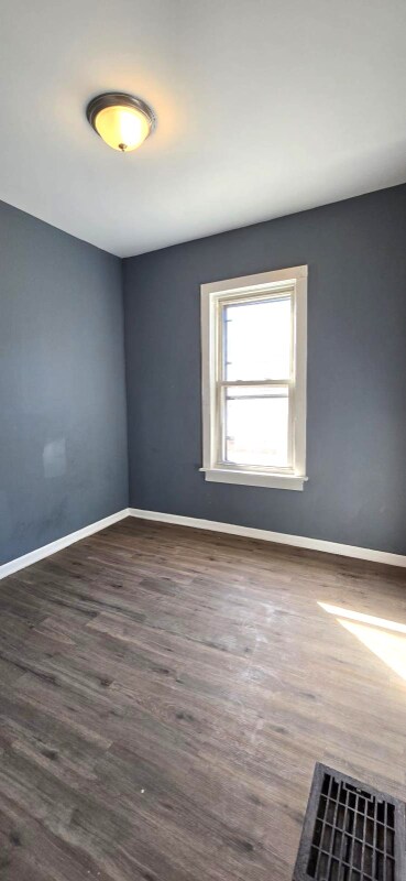 Building Photo - 1309 W 110th Pl