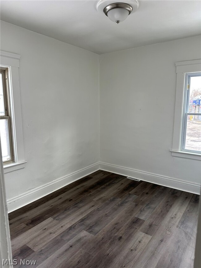 Building Photo - 3384 W 63rd St