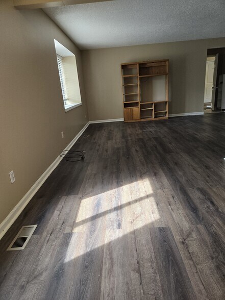 Living Room - 652 Olde Towne Ave