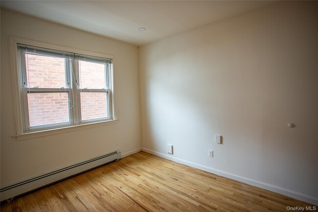 Building Photo - 765 Shore Rd