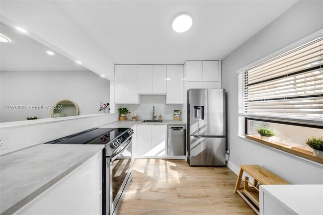 Building Photo - 130 S Cypress Rd