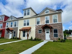 Building Photo - 1914 Cypress Ln