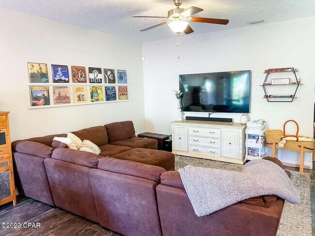 Building Photo - 2417 Causeway Manor Ct