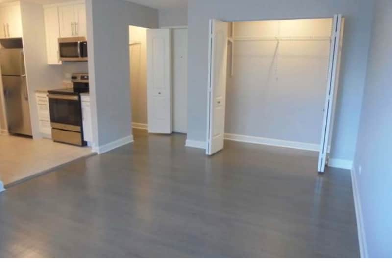 Building Photo - 7120 N Sheridan Rd