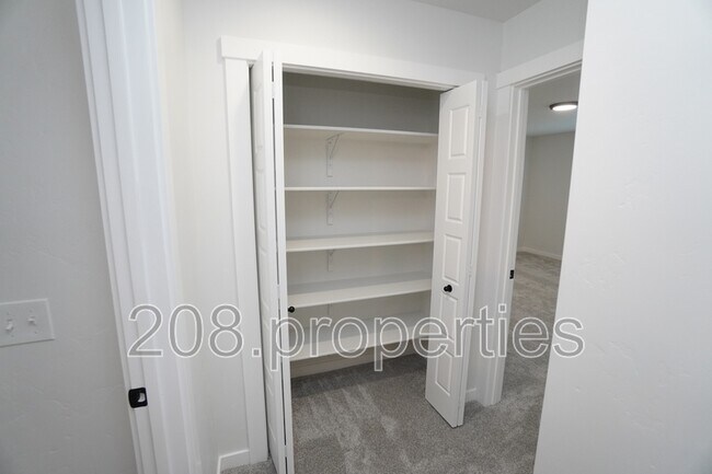 Building Photo - 5813 W Stavros St