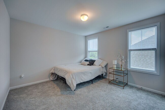 Building Photo - Luxurious 3 bedrooms 2.5 bath home in Nort...