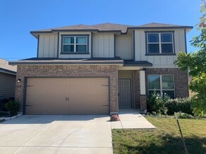 Building Photo - *COMING SOON* Comfort & Convenience – 2-Story Home with Fenced Backyard!