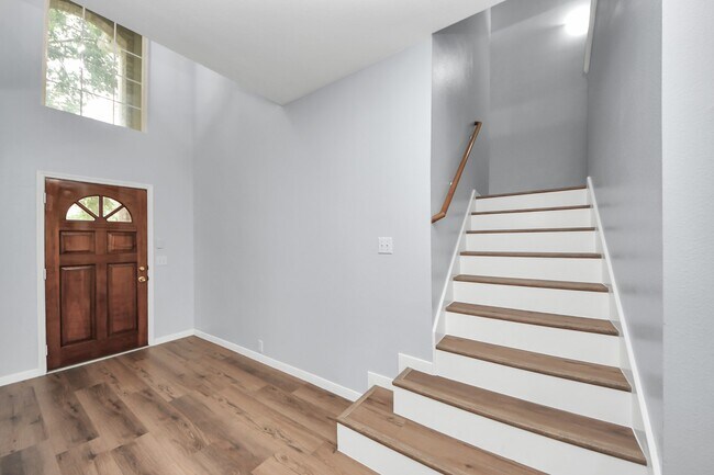 Building Photo - 9002 Sundown Dr