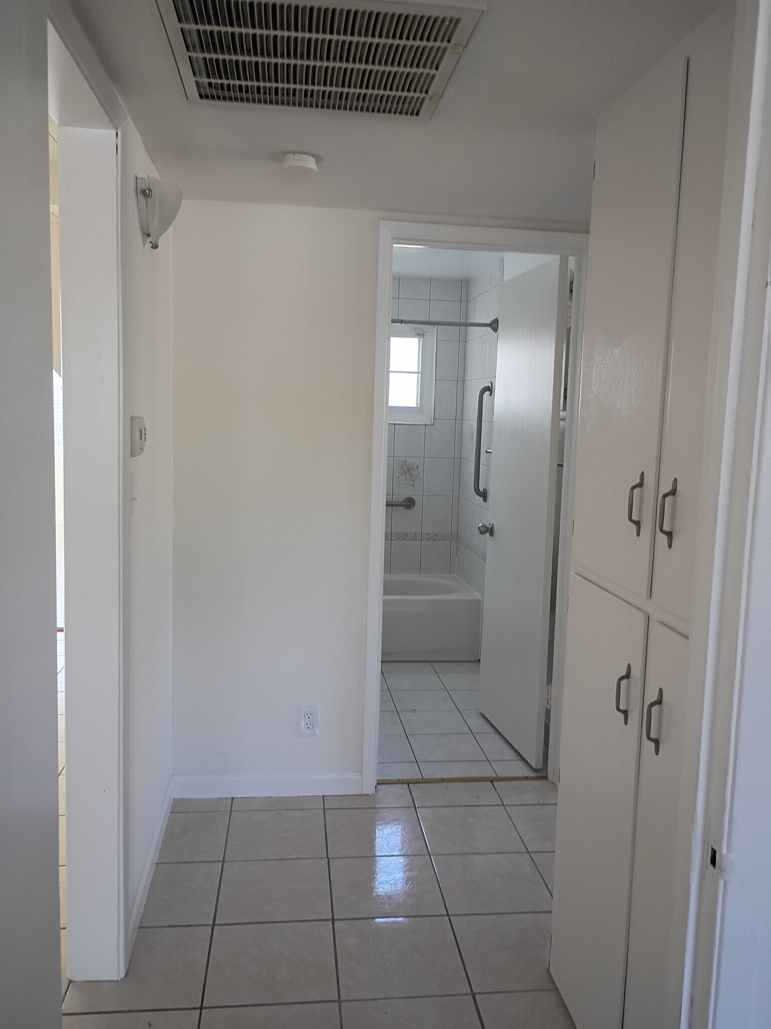 Building Photo - 5605 Layton Dr