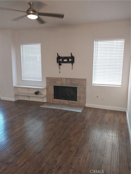 Building Photo - 935 Redtail Dr