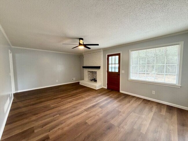 Building Photo - Irmo-Offering Self Guided Tour with RENTLY!