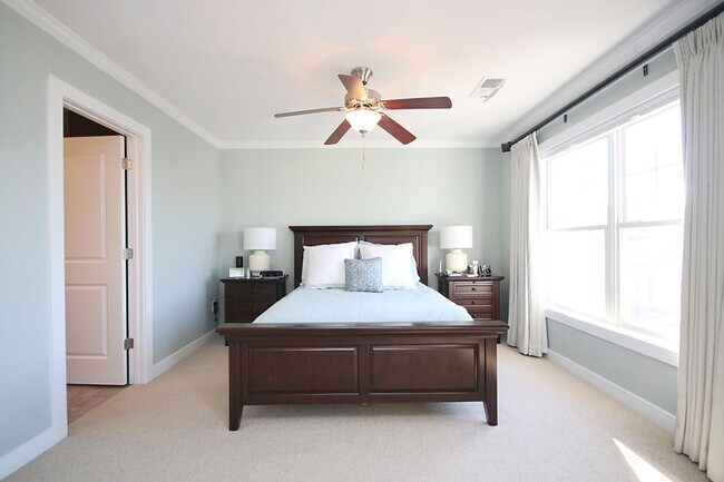 Building Photo - Pet-Friendly Pavilions at Pantops Townhome