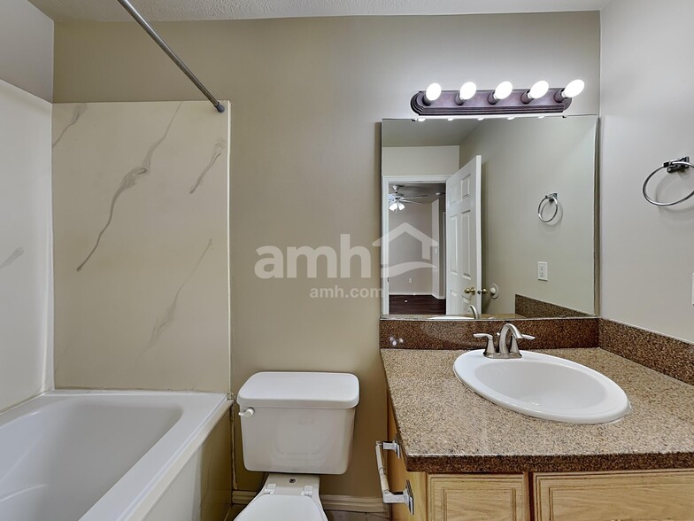 Building Photo - 32 E 2200 S