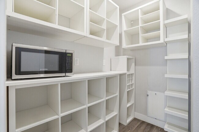 Building Photo - $3,940.95 - 3 Bed, 2.5 Bath Townhome In Denver with Central AC and Outdoor Space!
