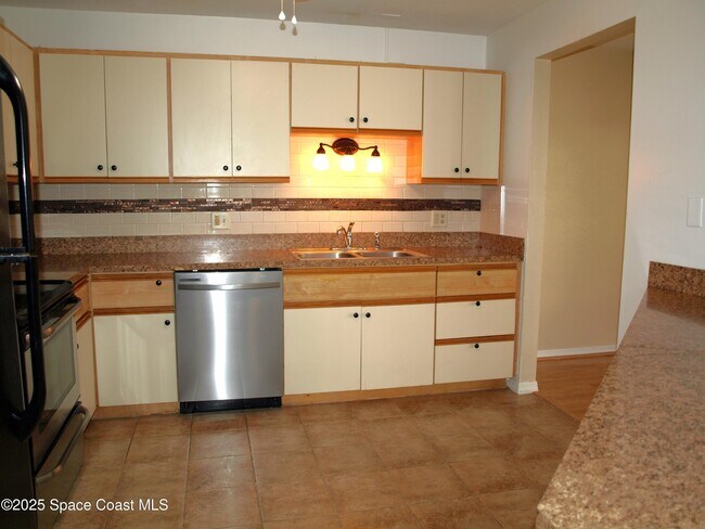 Building Photo - 831 Greenwood Manor Cir