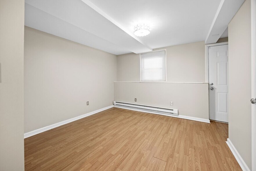 Building Photo - 67 Brentwood Dr