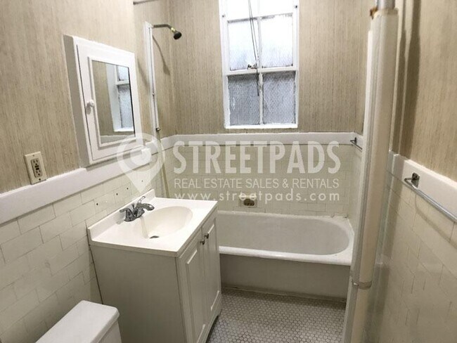 Building Photo - bedroom in Malden MA 02148