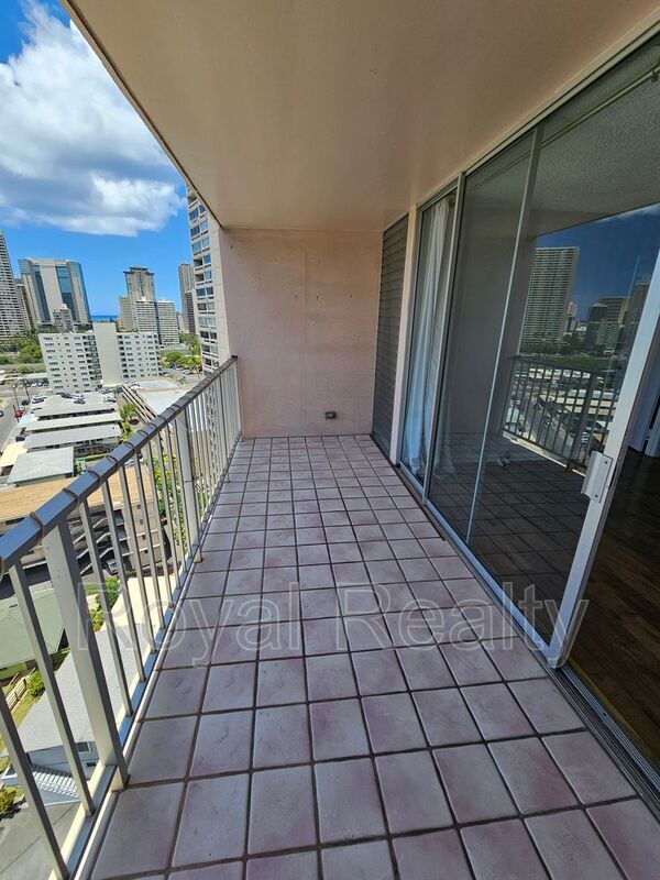 Building Photo - 2439 Kapiolani Blvd