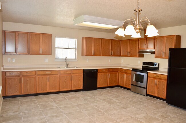 Building Photo - Newly remodeled 3 bed 2 bath