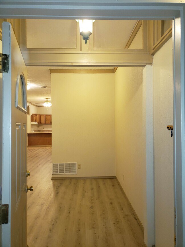 Primary Photo - 422 W Hickory St