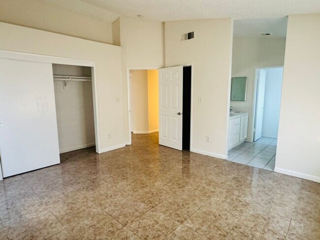 Building Photo - 9004 Pineridge Way