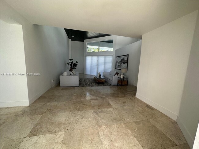 Building Photo - 290 NW 125th Ave